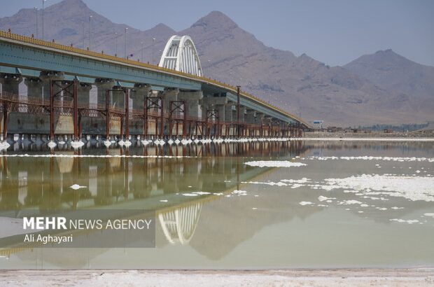 ستاد احیای دریاچه ارومیه غرق شد/ تخریب بستر حوضه آبگیر ادامه دارد