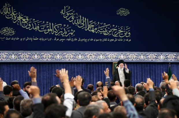 رهبر انقلاب: جمهوری اسلامی برای غنی سازی منتظر اجازه «این و آن» نیست