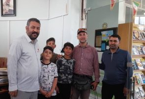 توریست آلمانی در کتابخانه خواجه محمد خوشنام