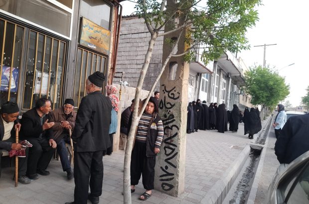 خبرتبریز: مشکلات گریبانگیر نان و گلایه مردم از کمبودنانوایی در شهر خواجه