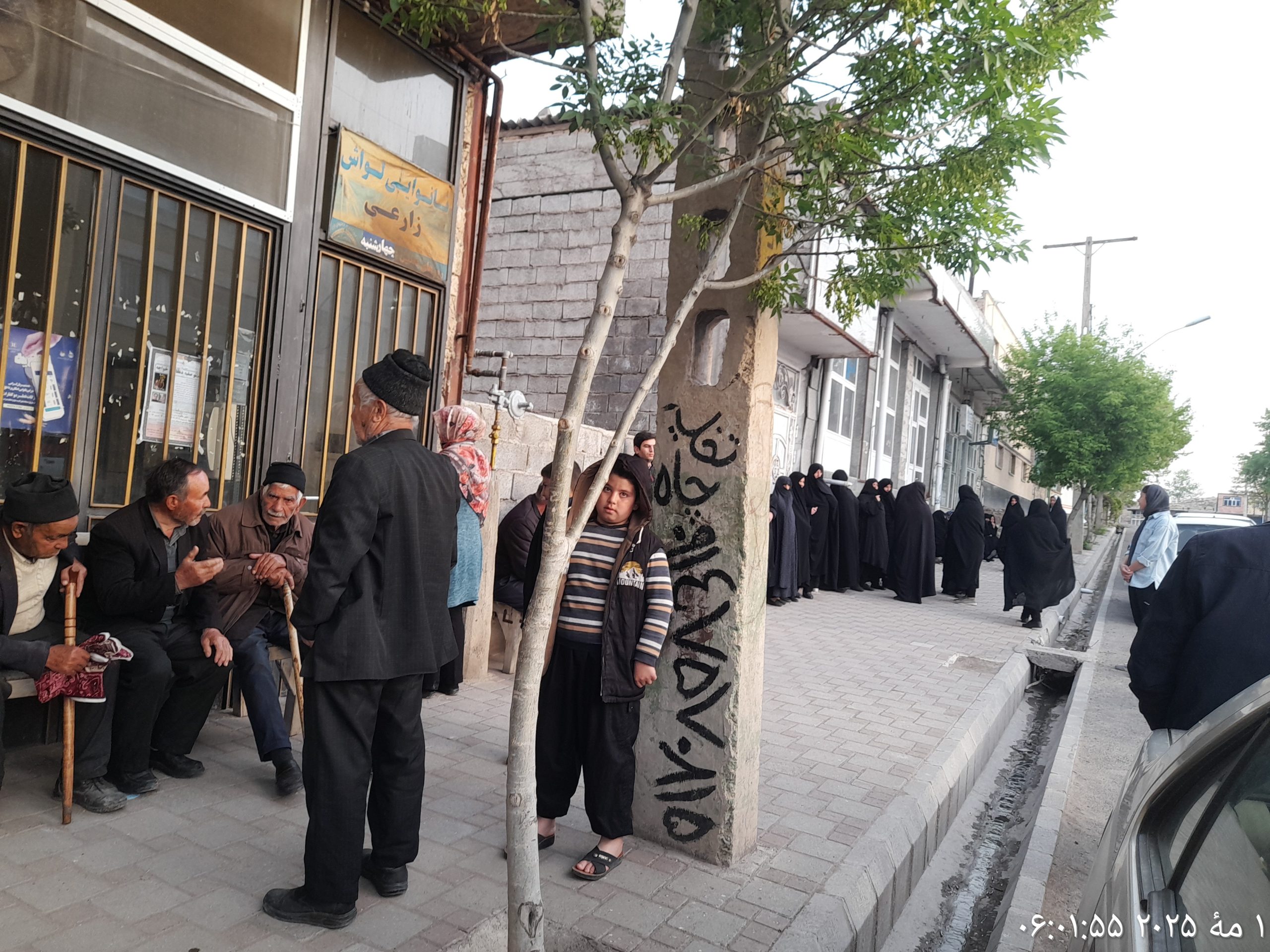 خبرتبریز: مشکلات گریبانگیر نان و گلایه مردم از کمبودنانوایی در شهر خواجه