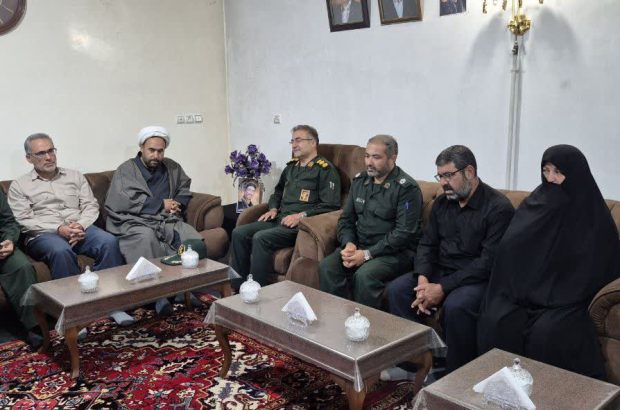 دیدار سردار عباسقلی‌زاده فرمانده سپاه عاشوار با خانواده شهید ابوالفضل اسکندری درخواجه