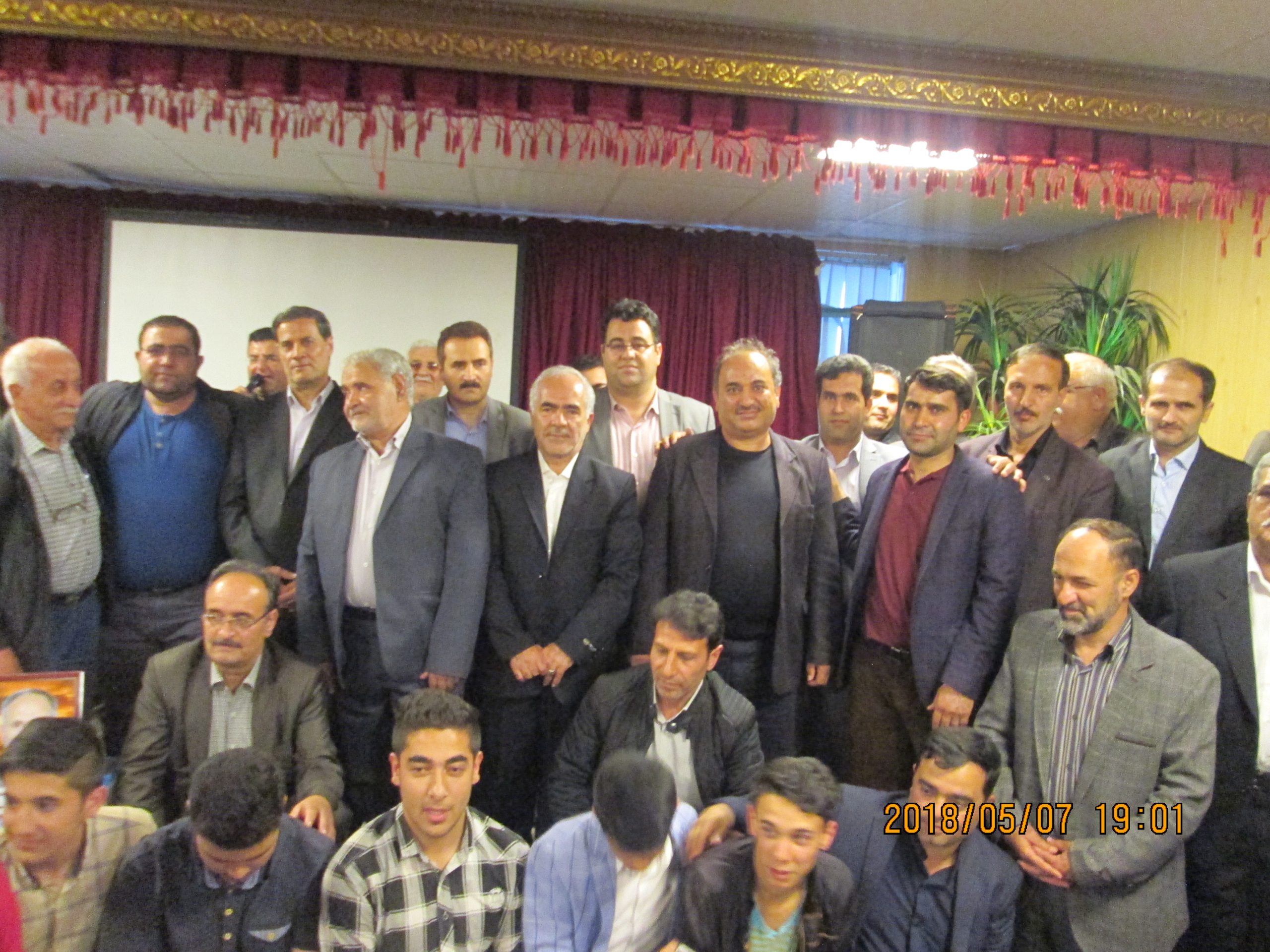 معلمان پیشکسوت سرمایههای مادی و معنوی جامعه هستند معلمان پیشکسوت سرمایههای مادی و معنوی جامعه هستند