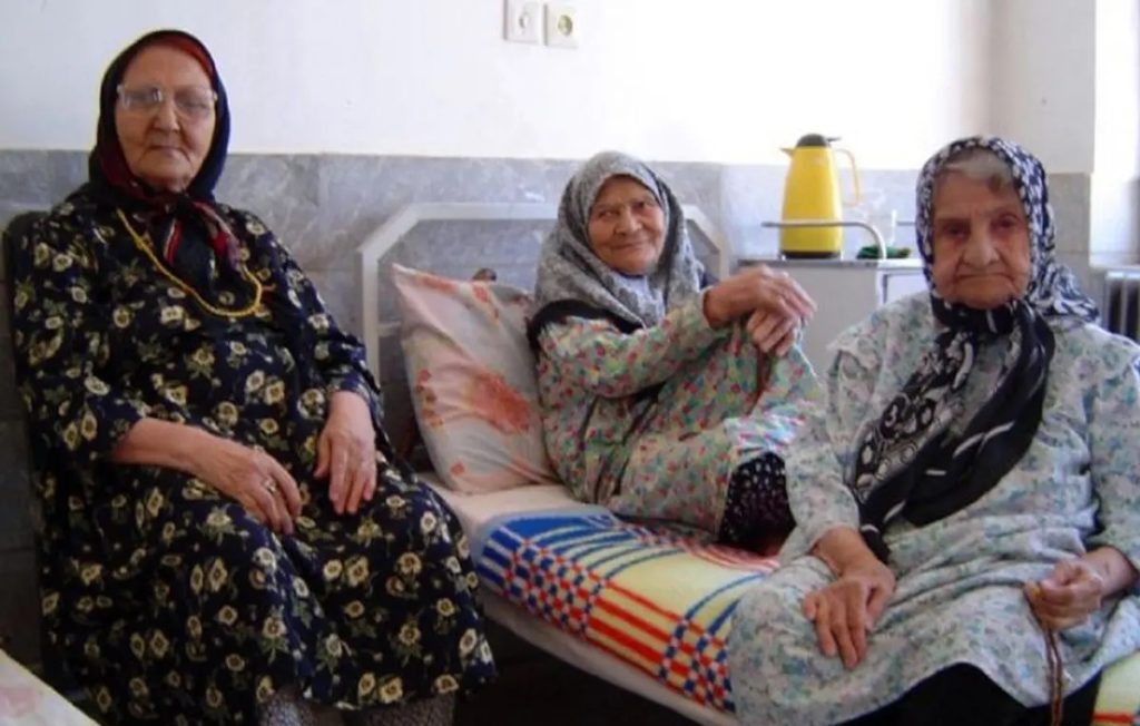 مادرانی پشتِ درهای بسته؛ روایت انتظاری که تمام نمیشود مادرانی پشتِ درهای بسته؛ روایت انتظاری که تمام نمیشود